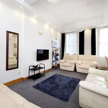 Joivy 3 Bed Flat In Old Town, Close To Grassmarket Edinburgh Dış mekan fotoğraf
