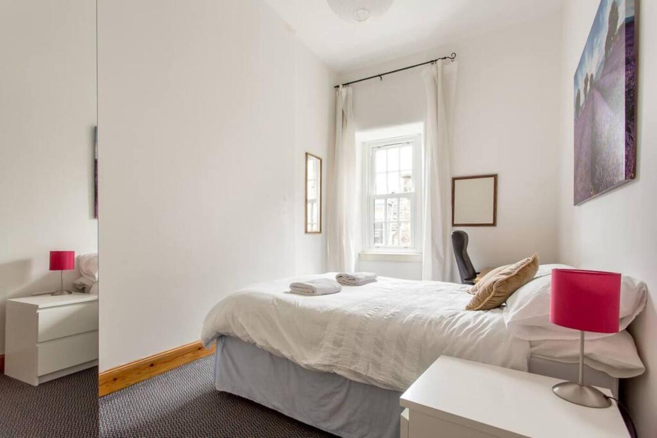 Joivy 3 Bed Flat In Old Town, Close To Grassmarket Edinburgh Dış mekan fotoğraf