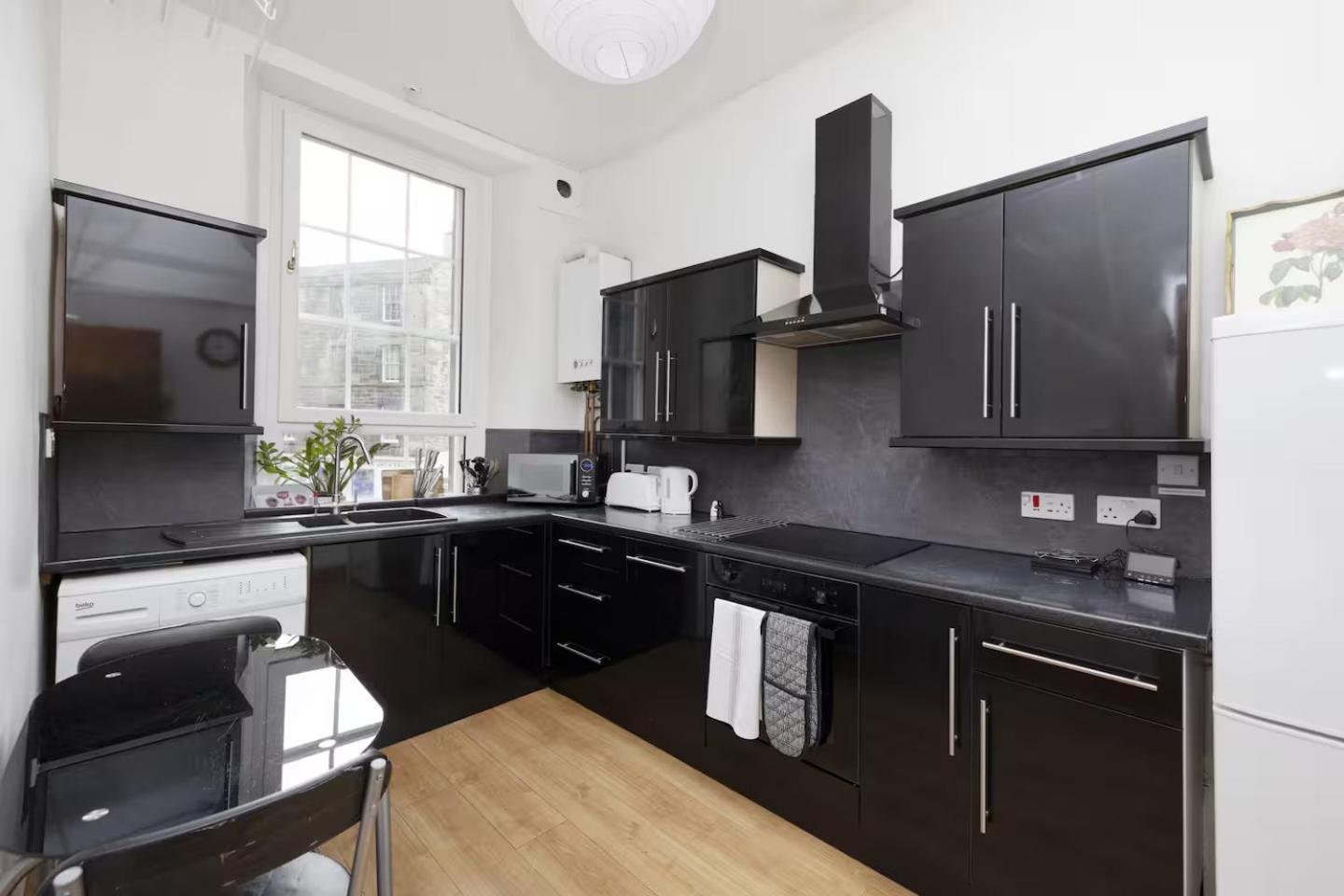 Joivy 3 Bed Flat In Old Town, Close To Grassmarket Edinburgh Dış mekan fotoğraf