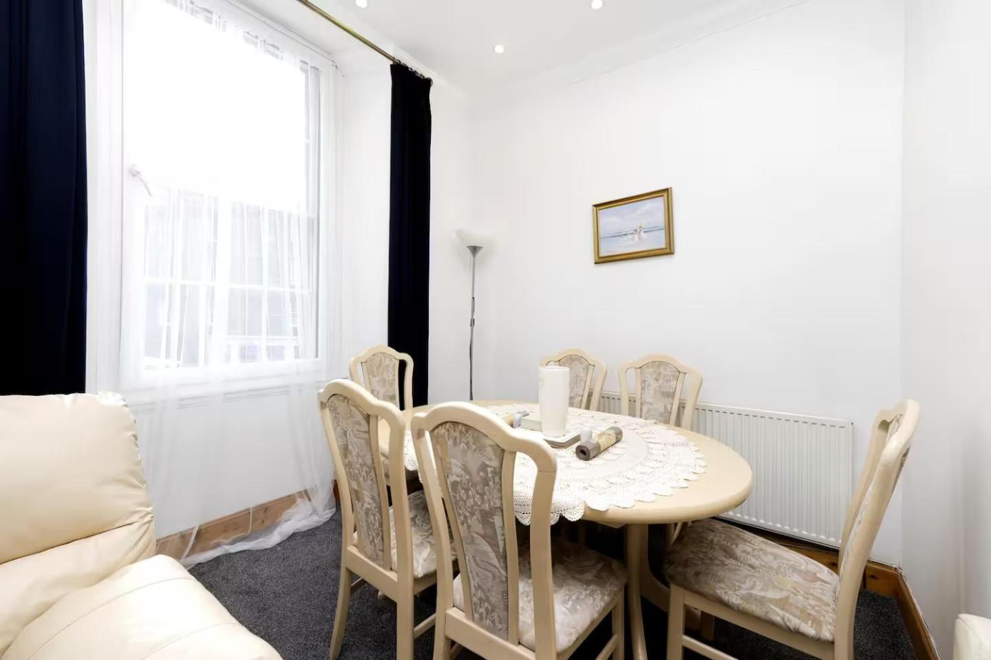 Joivy 3 Bed Flat In Old Town, Close To Grassmarket Edinburgh Dış mekan fotoğraf