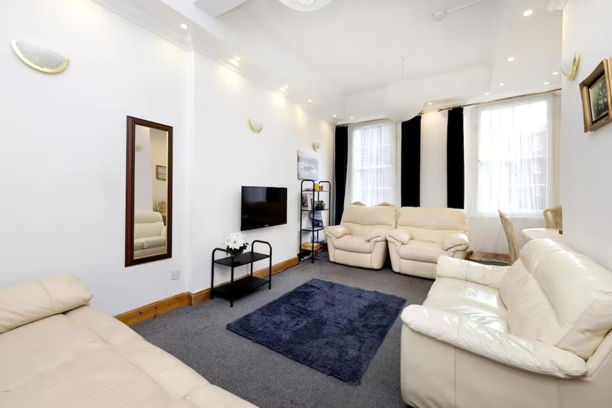 Joivy 3 Bed Flat In Old Town, Close To Grassmarket Edinburgh Dış mekan fotoğraf